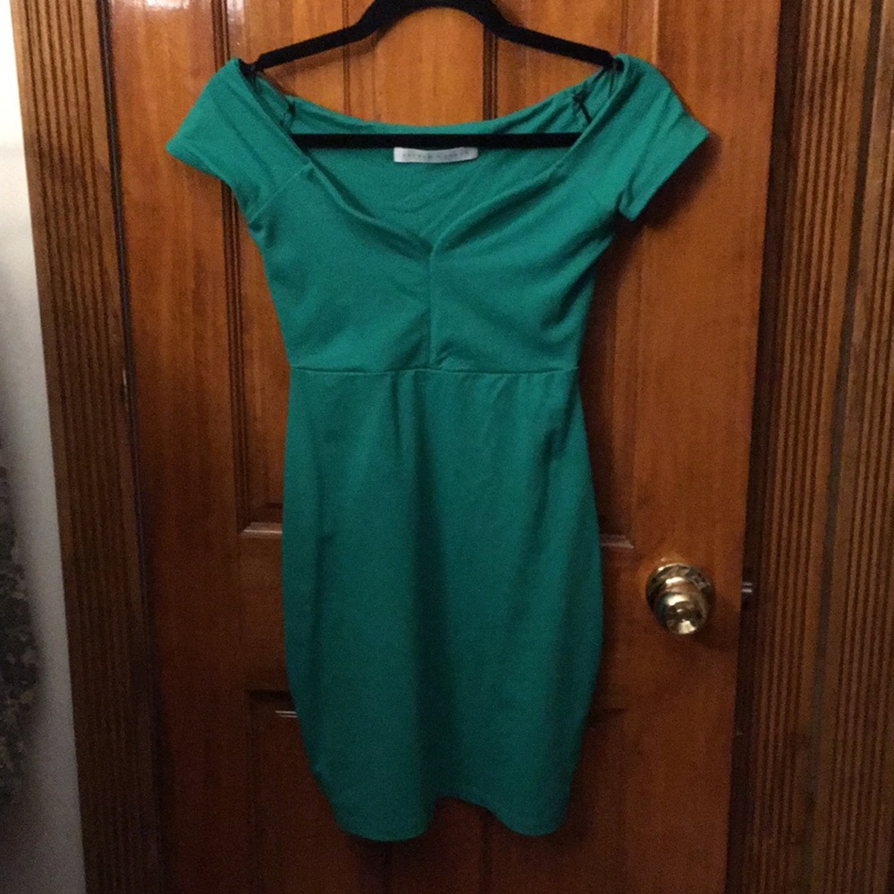 Susan Monaco green mini v neck body comb dress